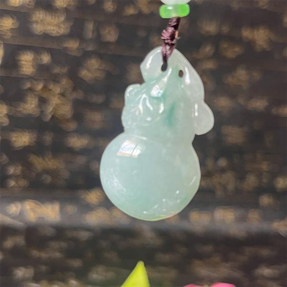 天然翡翠飘花葫芦吊坠